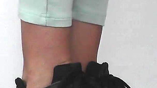 While Nomi Is on the Phone, the Slave Has an Orgasm