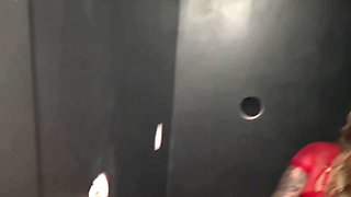 de bonnes bites a vider au gloryhole pour lia