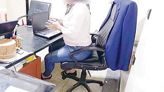 I finally got my coworker to fuck me in my office parte 1