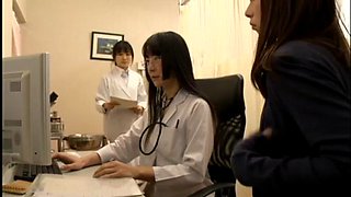 Doctor seduces her patient