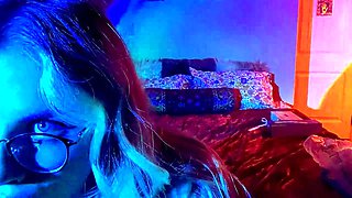 Amateur Webcam Cute Teen Plays Solo with Big