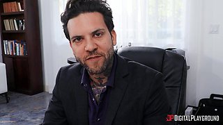 Small Hands' Wild Influence in a Sultry Scene