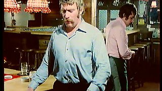 Hot retro scene with a blonde sucking a weiner in a bar