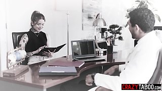 Sex addicted babes fucks lucky therapist