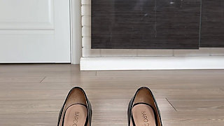 Pumps off, Power on - High Heels Rip off