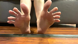 Come PLAy with MY DIRTY FEet 🦶 Tease
