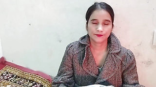 Desi hot girl ko saman dene ke bahane pel diya