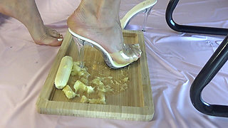 I Crush Bananas with My Beautiful Legs in High Heels