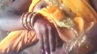 Desi hot bhabhi saree lifted and fingered in chut and removed the water of chut