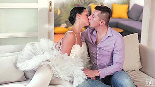 Slender ballerina exhibits the range of her body while spinning big cock
