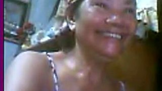 Old Filipina flash shaved pussy.