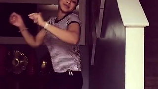 Latina ass dance