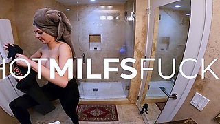 Hot MILFs Fuck - Vanessa