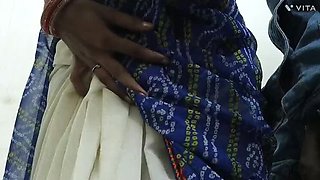 Disha Bhabhi Hot Car Handjob with Driver Rahul - Indian Desi Aunty Fuck