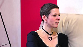 Gwen, 27, manager in Lyon! - Jacquie et Michel TV