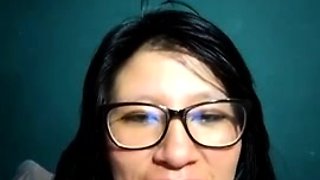Sexy asian toys her pussy and ass on webcam