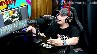 Psy Lunar got really horny in the middle of the Podcast, she started fingering herself really nicely, how delicious! - Podcast Pápum no Barraco!