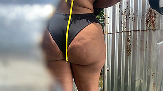 Sexy Girl Gets Filmed in Public