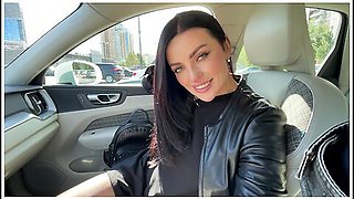 Passers-by Do Not Allow A Normal Blowjob In The Car With Luna Roulette