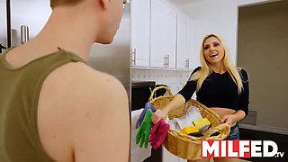 Hot maid cougar gets stuck in the washing machine - milfed