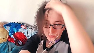 Cute amateur webcam teen girl toying pussy on webcam