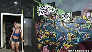 Britney Amber's side fuck sex by Brazzers Exxtra