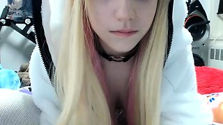 Perfect blond making solo masturbation