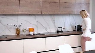 [Beauty Angels] Molly Cute Orgasm on a kitchen table