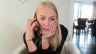 Selftape She Masturbate In A Beach Toilet Amateur