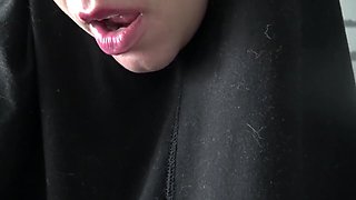 Hijab Anal Sex فتاة مسلمة تفتح بابها الخلفي