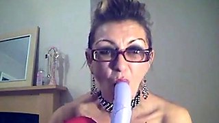 Mature Woman Masturbates on Webcam