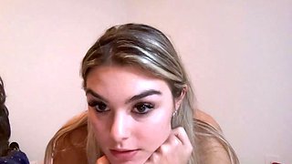 Hot amateur webcam teen masturbates for their fans