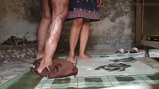 Hot Pakistani Housewife Fucks Latina Sali in Toilet - Hindi Audio Desi Sex