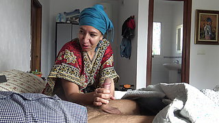 Married Kurdish Cleaning Maid Lets Tourist Cum In Her Mouth!!!