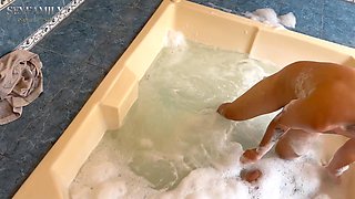 I Invite My Horny Stepsister to a Nice Jacuzzi with Foam to Fuck Her Until She Orgasms
