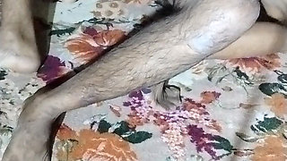 Nokrani khud he agai aaj mry room mn