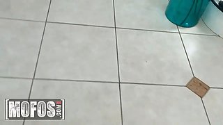 Mofos - harmony rivers' pussy is satiated after a clitoris massage and a warm sperm all over it