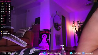 Big boob brunette masturbates on webcam