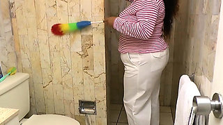 Latina BBW Rosaly makes cleaning the bathroom a bliss