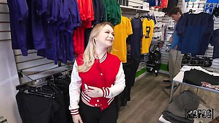 Young (18+) dirt with magnetic Rylee Blake from Mofos