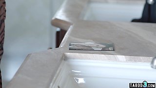 Steamy homeless thot has to screw a big knob