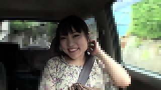 Asiatiques - Playing with the hitachi in their car