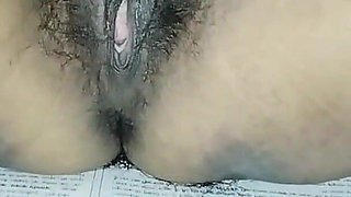 Sister-in-law Cleaned the Pussy by Cutting Hair with a Machine