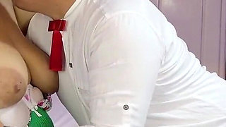 Seducing the Hotel Receptionist to Give Me All His Milk Cum