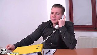 Double penetrated y. secretary - Selvaggia