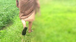 When the brother-in-law's mood was created in the field, he took his sister-in-law to the field and threw her in the open field forest.
