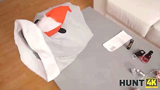 Hunt4k. gorgeous santa