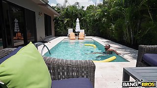 Petite Nerdy Latina Teen Sucks Her Stepdad's BBC By the Pool And Lets It Smash Her Slit In the Bed