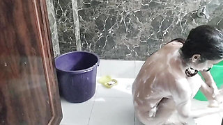 Sister in law ko bathroom me pakad ke chod diya