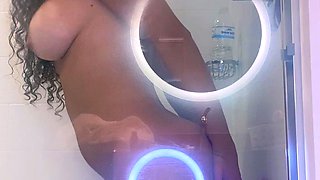 Amateur czech babe stripping and taking shower
